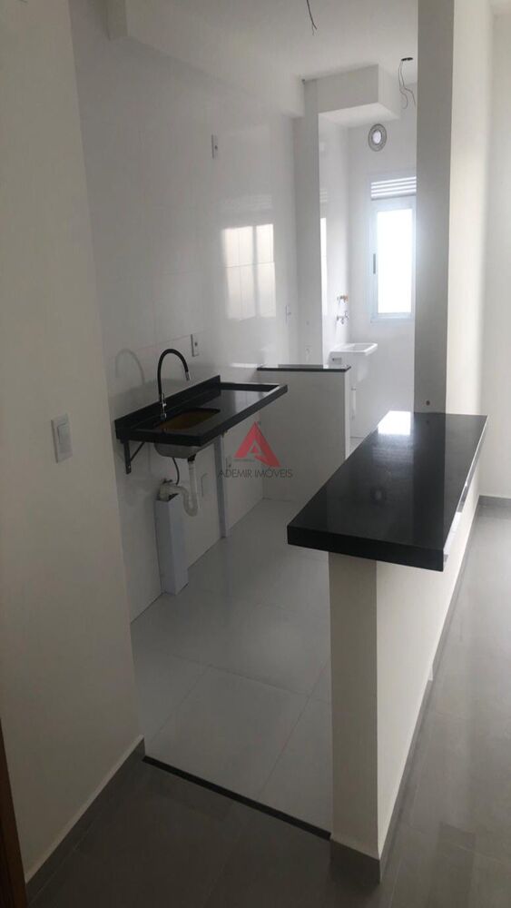 Apartamento para alugar com 3 quartos, 72m² - Foto 2