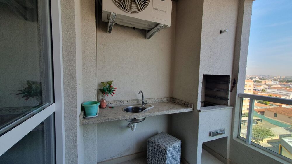 Apartamento à venda com 2 quartos, 70m² - Foto 2