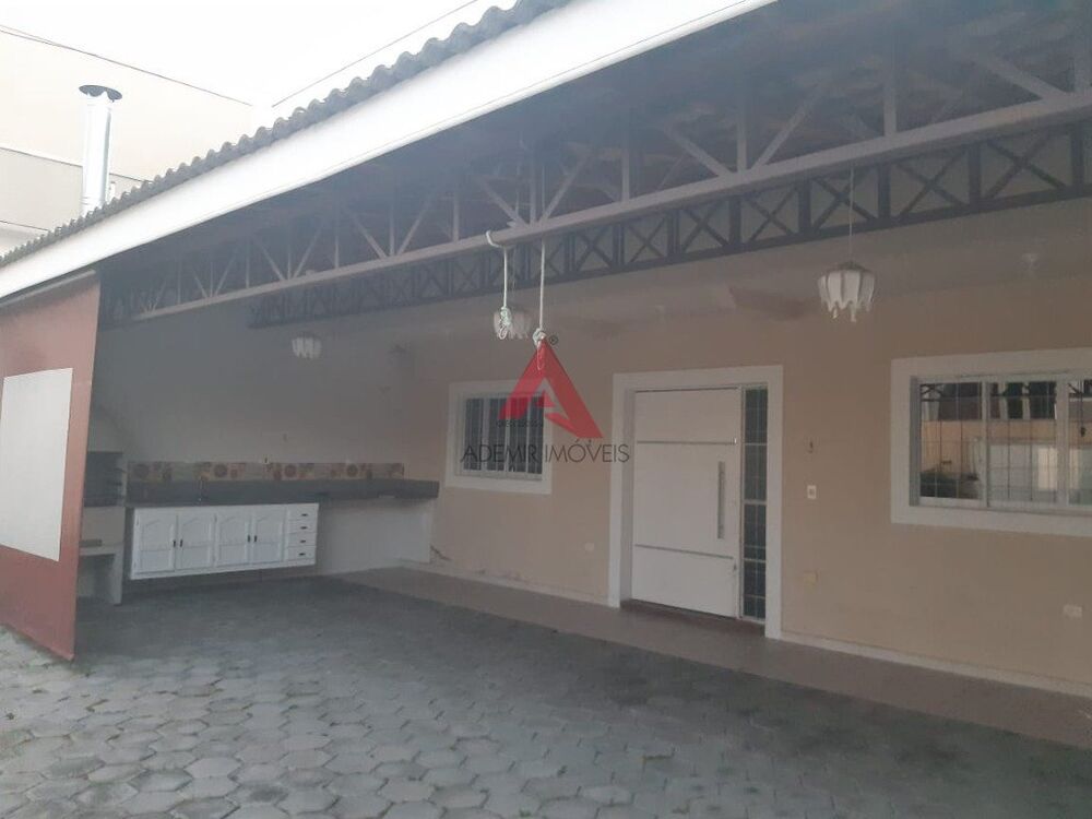 Casa para alugar com 2 quartos, 170m² - Foto 2