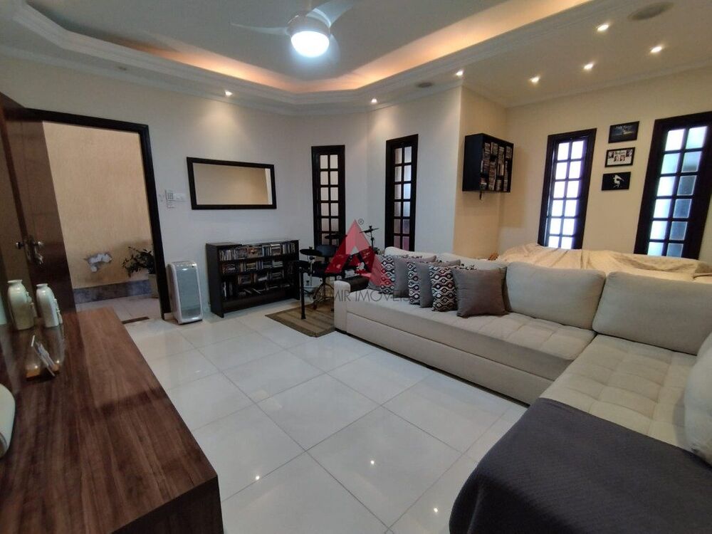 Casa à venda com 2 quartos, 180m² - Foto 2