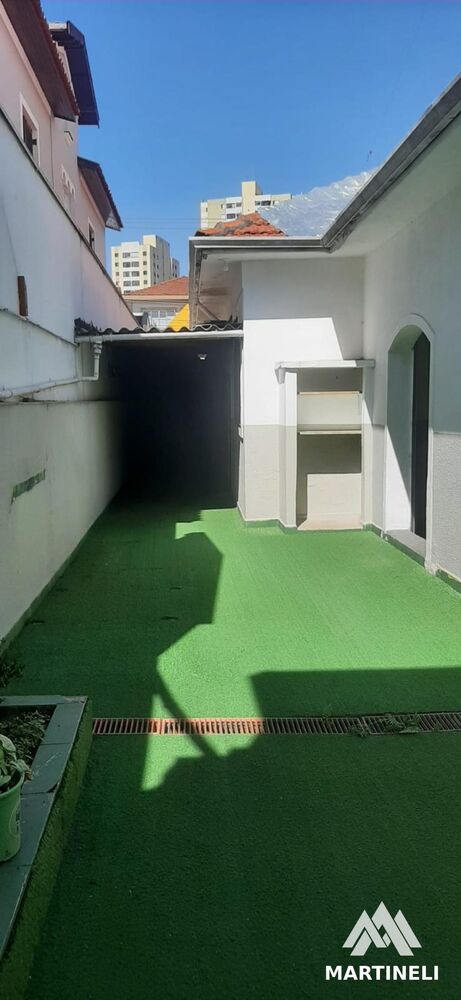 Casa à venda com 3 quartos, 330m² - Foto 2