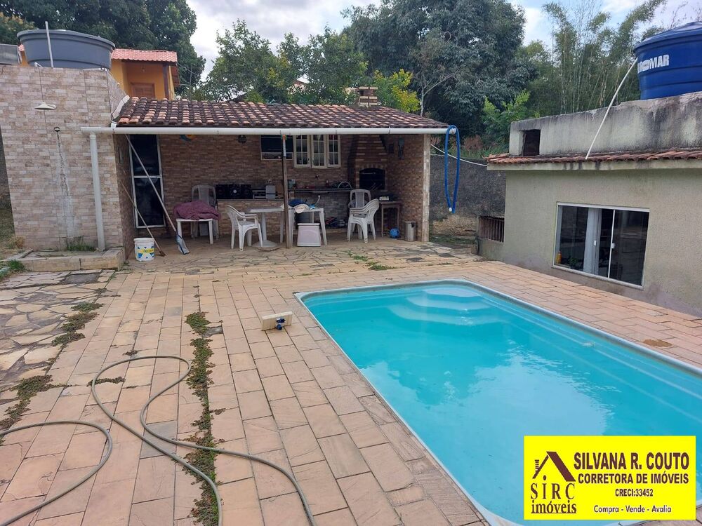 Chácara à venda com 3 quartos, 1200m² - Foto 1