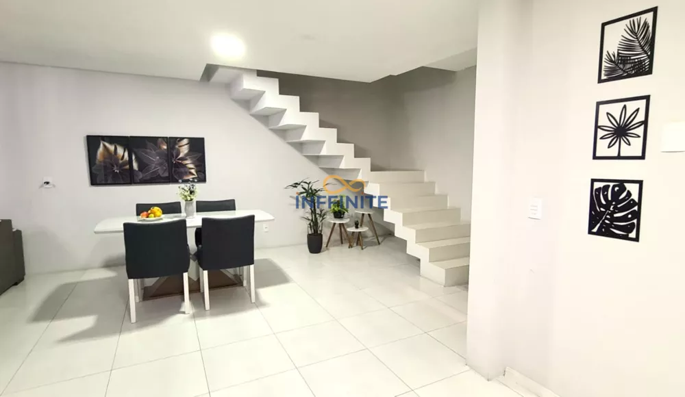 Casa à venda com 4 quartos, 230m² - Foto 2