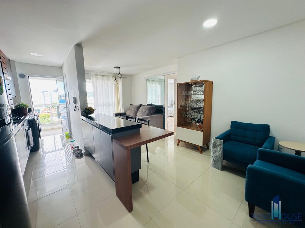 Apartamento à venda com 2 quartos, 70m² - Foto 1