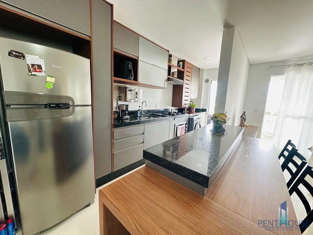 Apartamento à venda com 2 quartos, 70m² - Foto 3