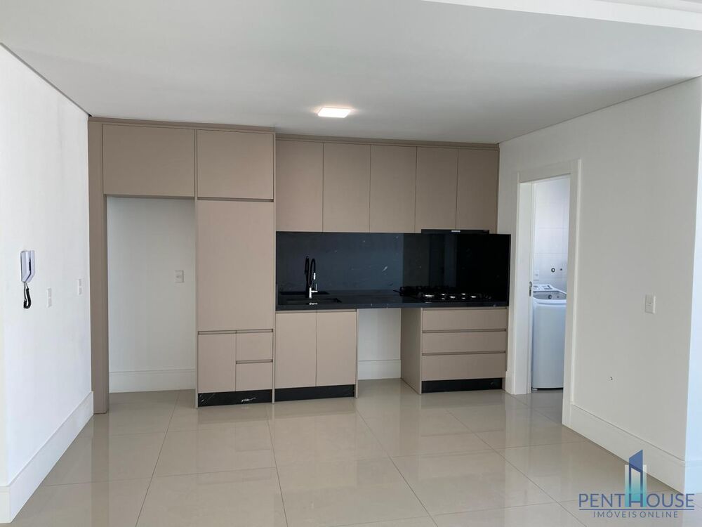 Apartamento à venda com 3 quartos, 137m² - Foto 3