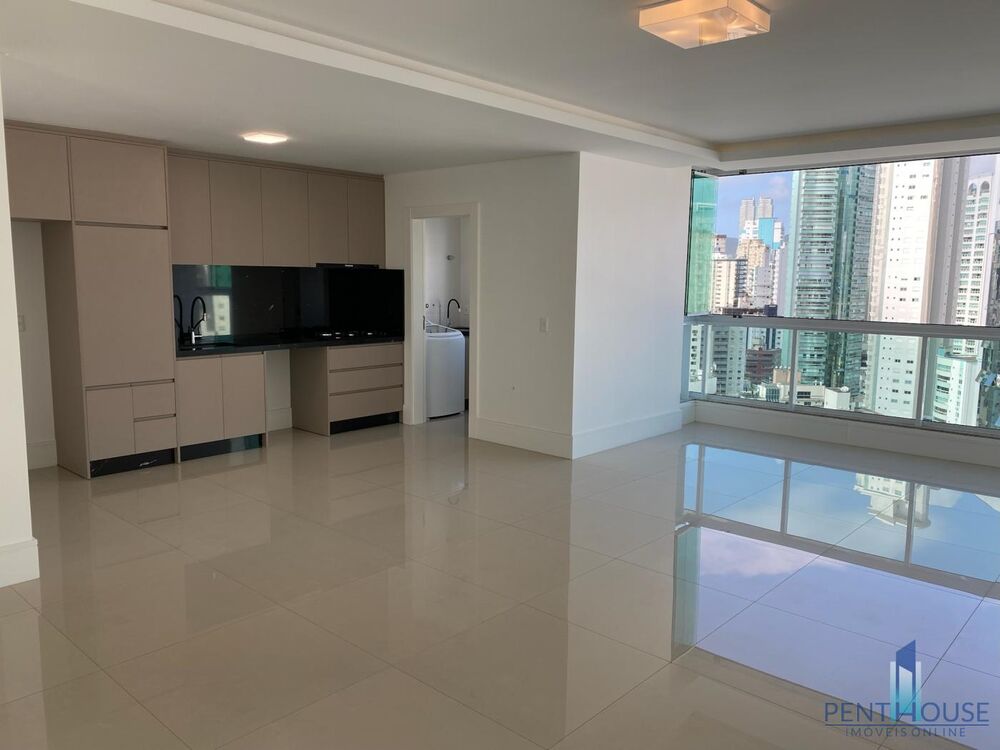 Apartamento à venda com 3 quartos, 137m² - Foto 2