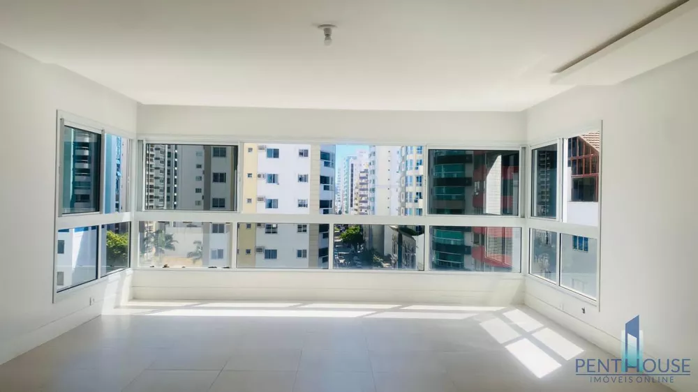 Apartamento à venda com 3 quartos, 136m² - Foto 2