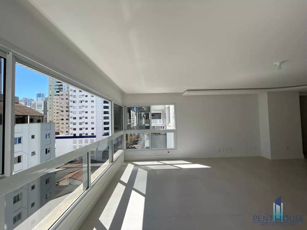 Apartamento à venda com 3 quartos, 136m² - Foto 4