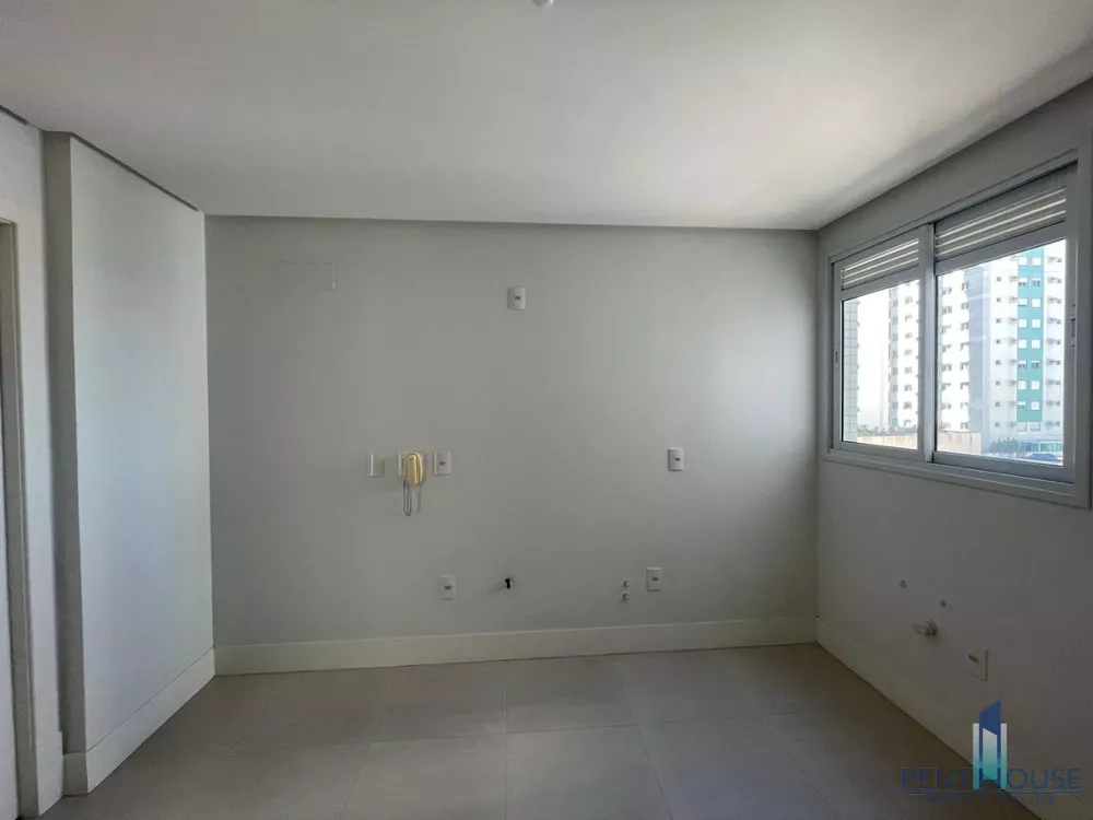 Apartamento à venda com 3 quartos, 136m² - Foto 3