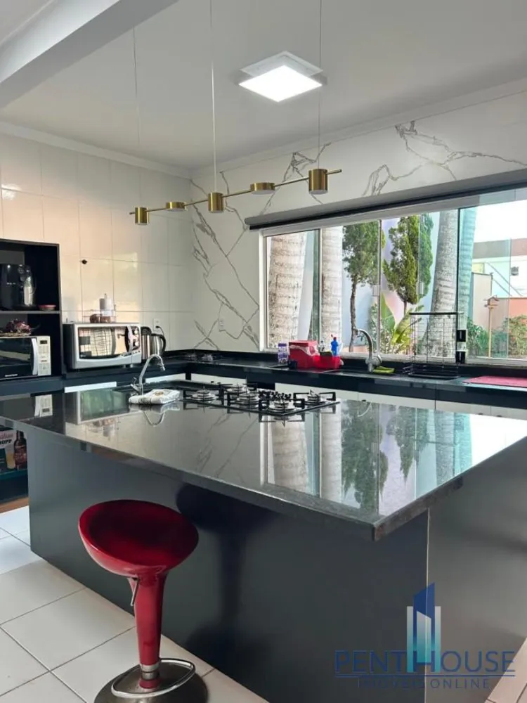 Casa, 3 quartos, 240 m² - Foto 2