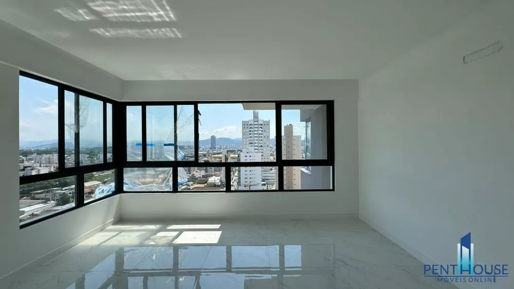 Apartamento à venda com 3 quartos, 132m² - Foto 2