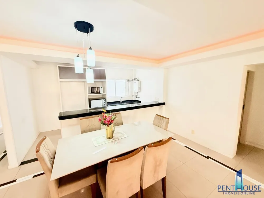Cobertura, 3 quartos, 216 m² - Foto 1