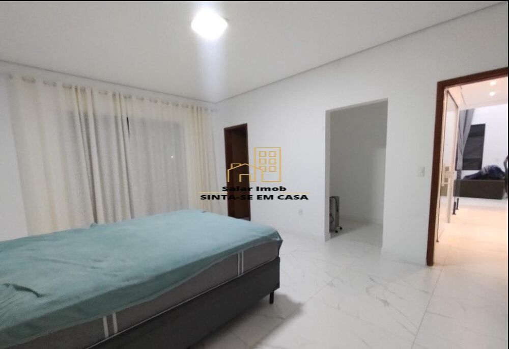 Casa à venda com 3 quartos, 245m² - Foto 1