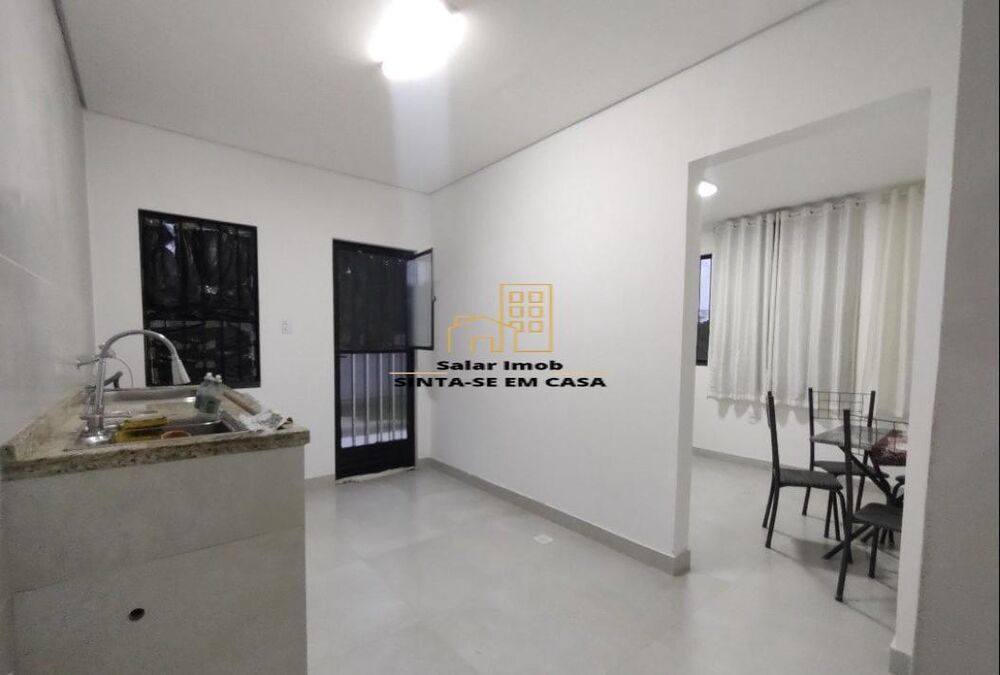 Casa à venda com 3 quartos, 245m² - Foto 2