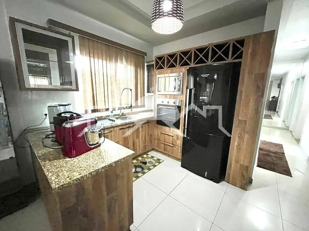 Casa, 3 quartos, 380 m² - Foto 1