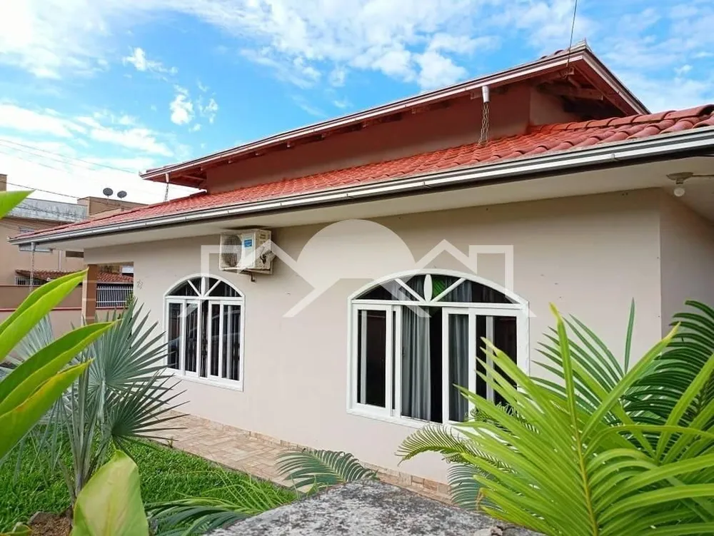 Casa, 4 quartos, 153 m² - Foto 1