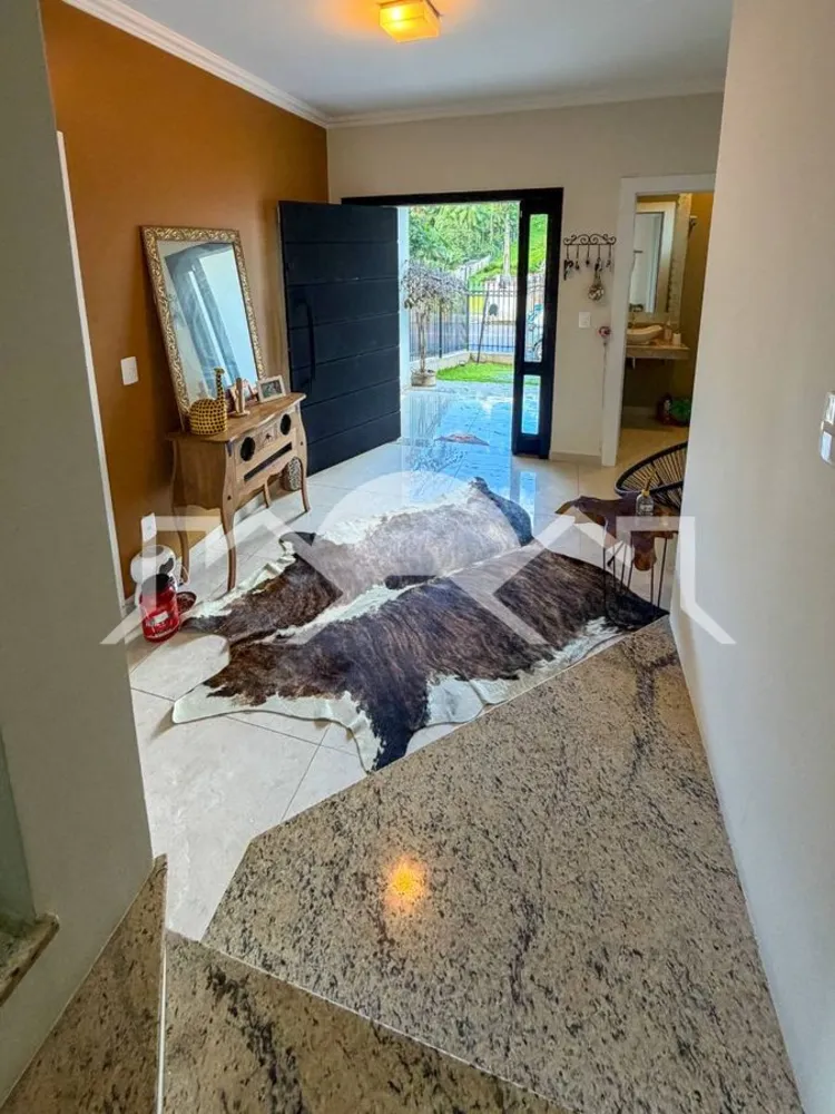 Casa, 5 quartos, 240 m² - Foto 1