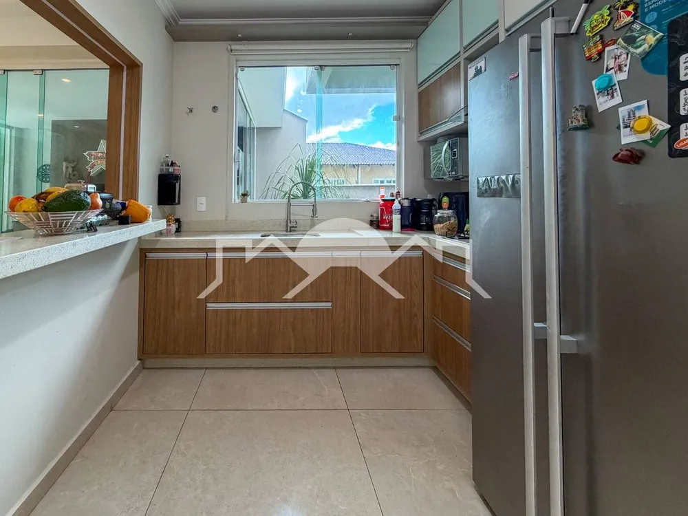 Casa, 5 quartos, 240 m² - Foto 3