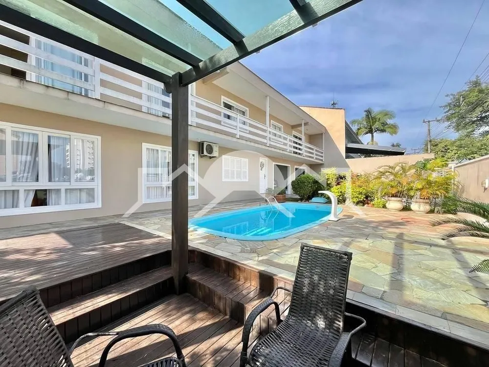 Casa, 4 quartos, 214 m² - Foto 1