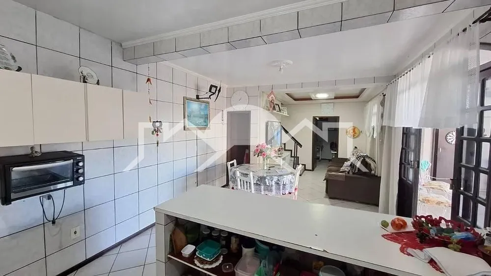 Casa, 4 quartos, 215 m² - Foto 1
