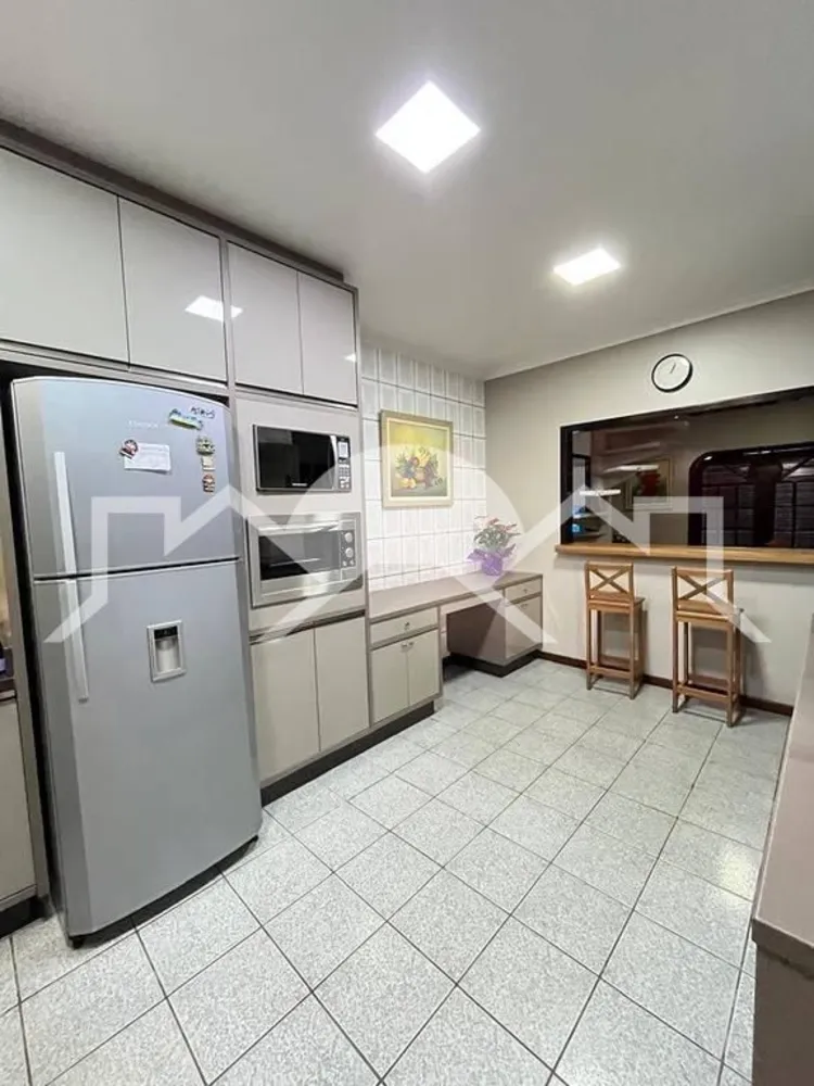Casa, 4 quartos, 190 m² - Foto 1