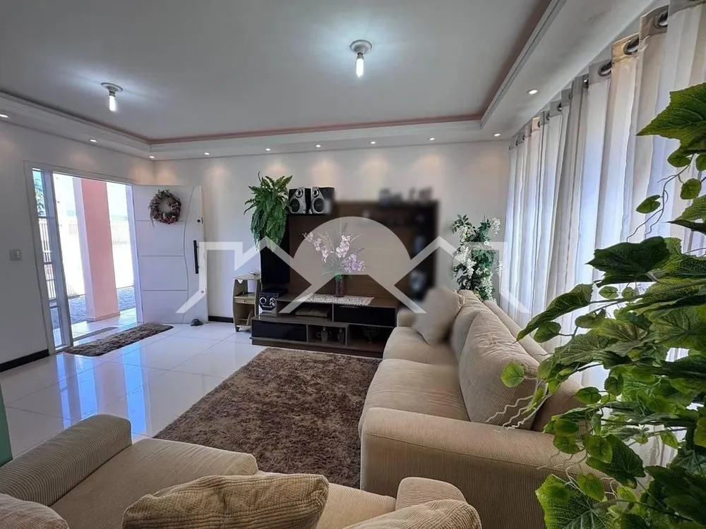 Casa, 4 quartos, 200 m² - Foto 1