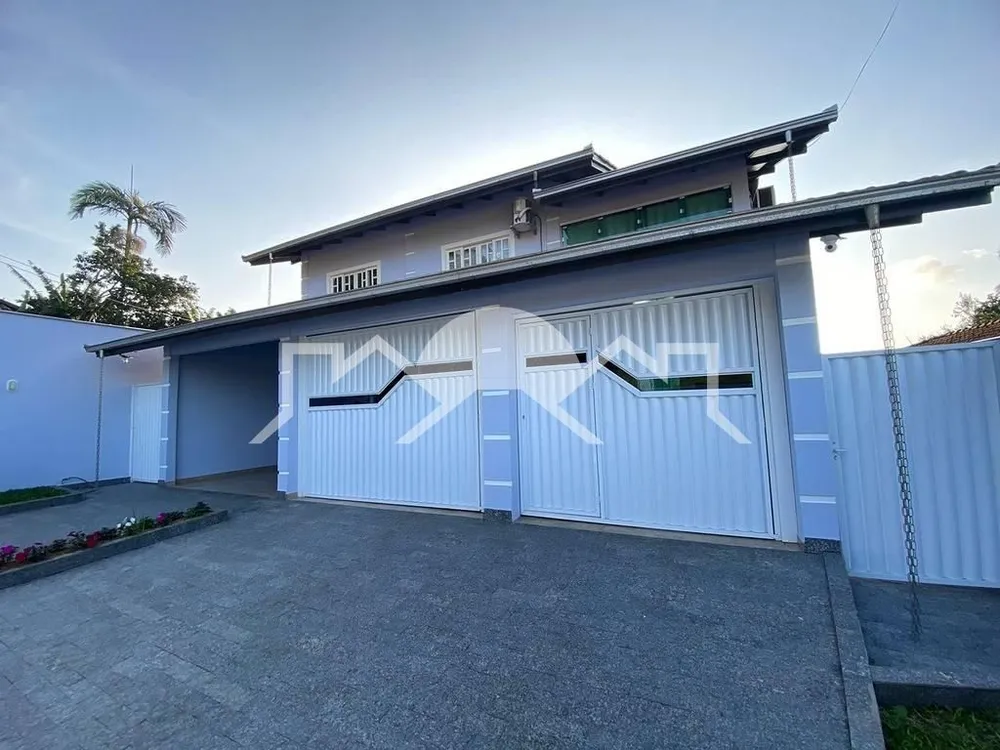 Casa, 3 quartos, 220 m² - Foto 1