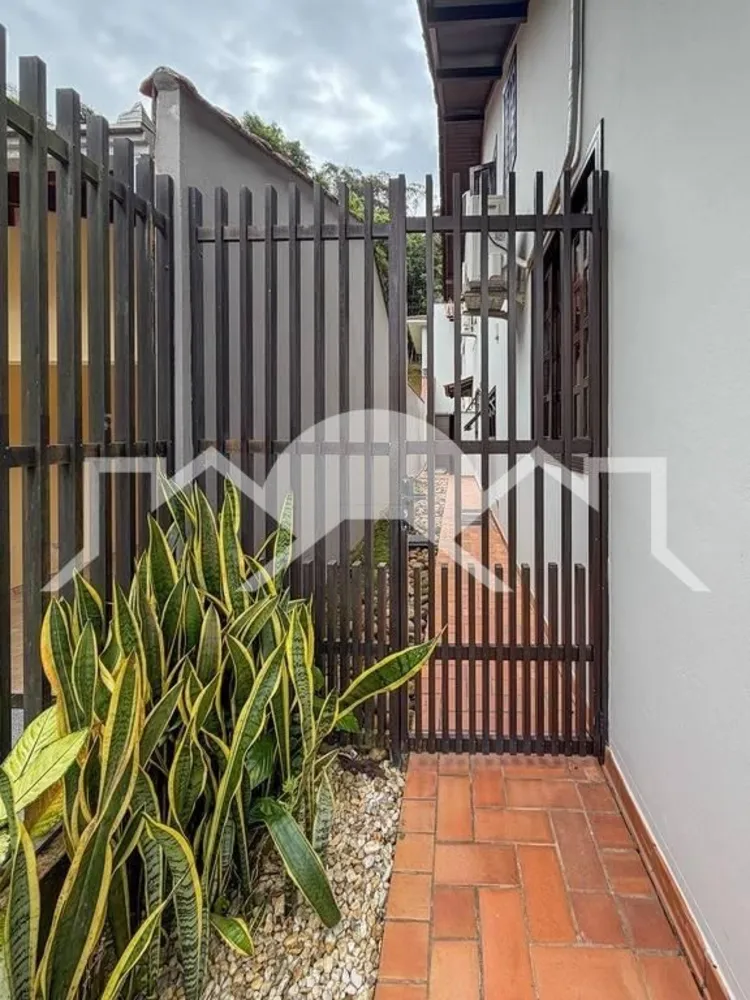 Casa, 4 quartos, 304 m² - Foto 2