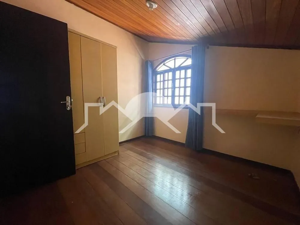 Casa, 6 quartos, 212 m² - Foto 1