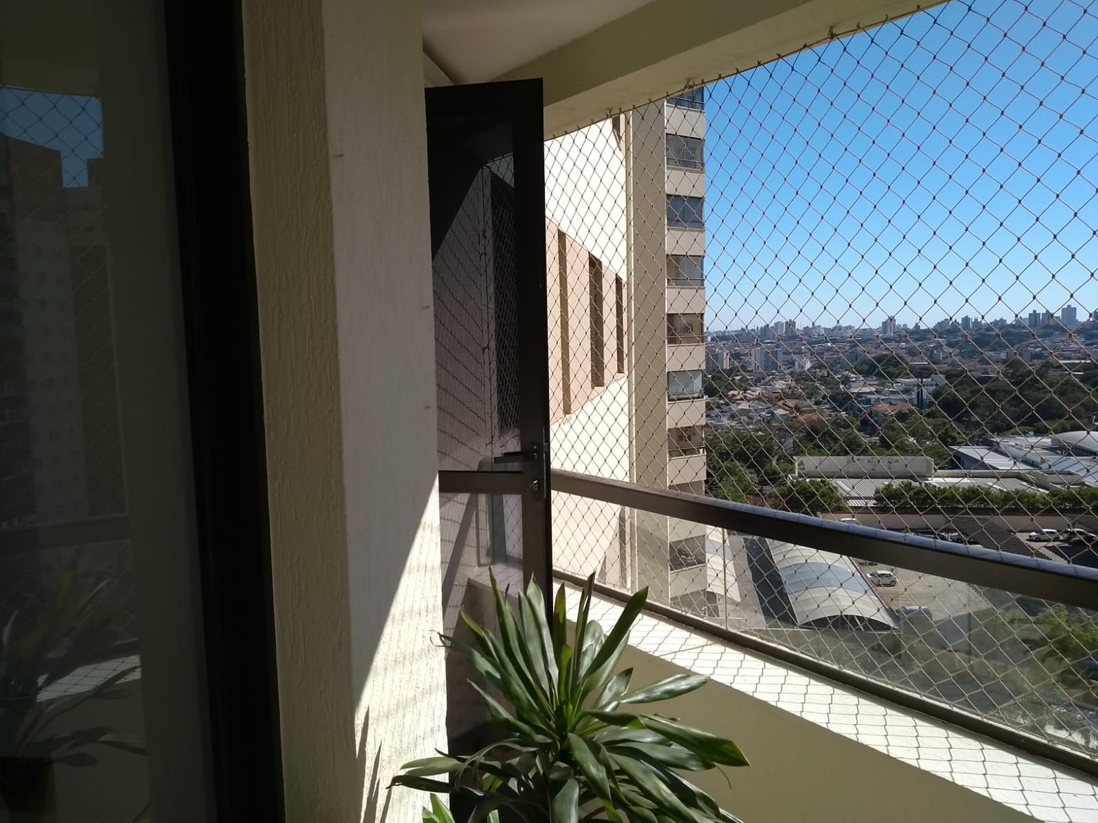 Apartamento à venda com 3 quartos, 95m² - Foto 2