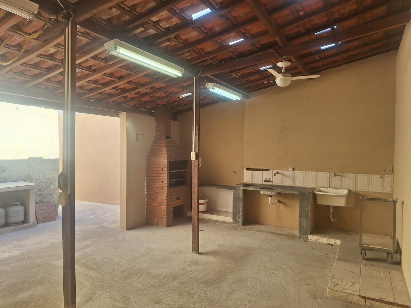 Casa à venda com 2 quartos, 90m² - Foto 27