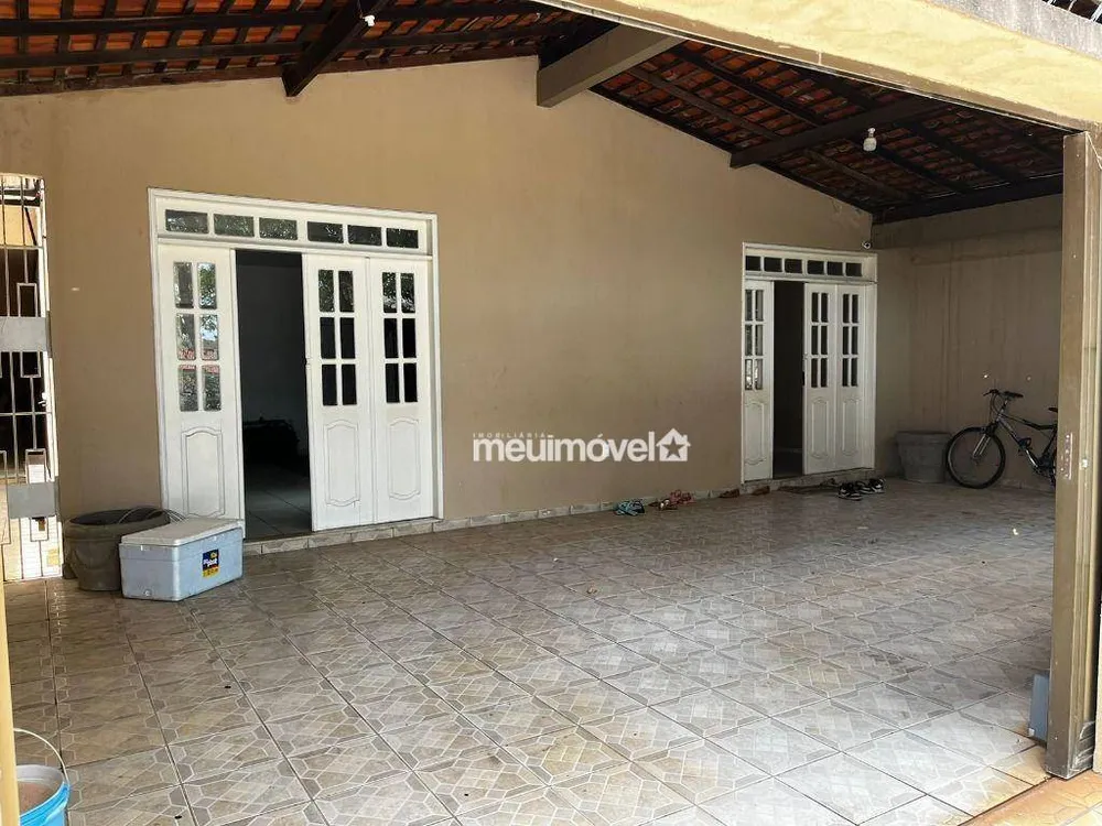 Casa, 5 quartos, 230 m² - Foto 1