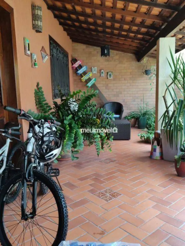 Casa, 3 quartos, 210 m² - Foto 1