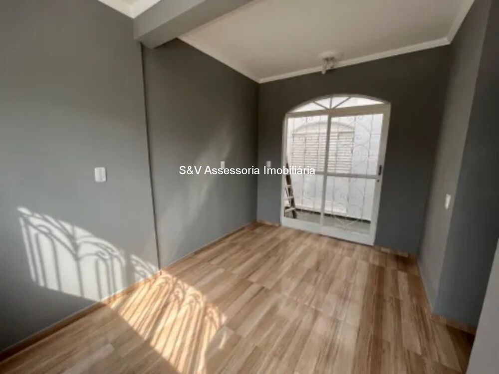 Casa à venda com 3 quartos, 180m² - Foto 1