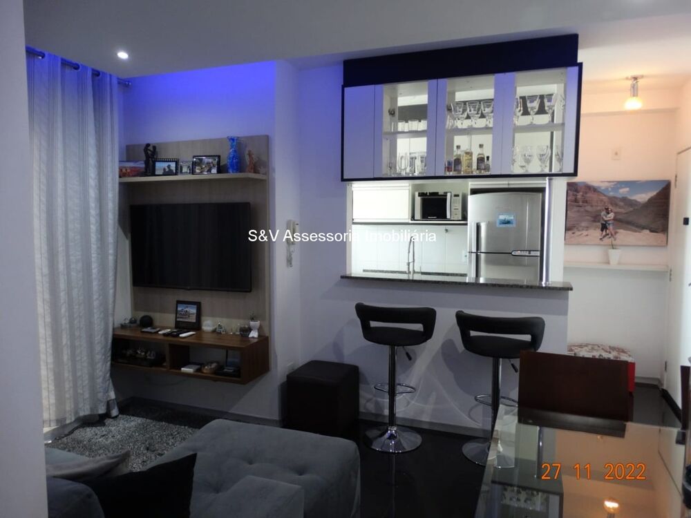 Apartamento à venda com 2 quartos, 62m² - Foto 1