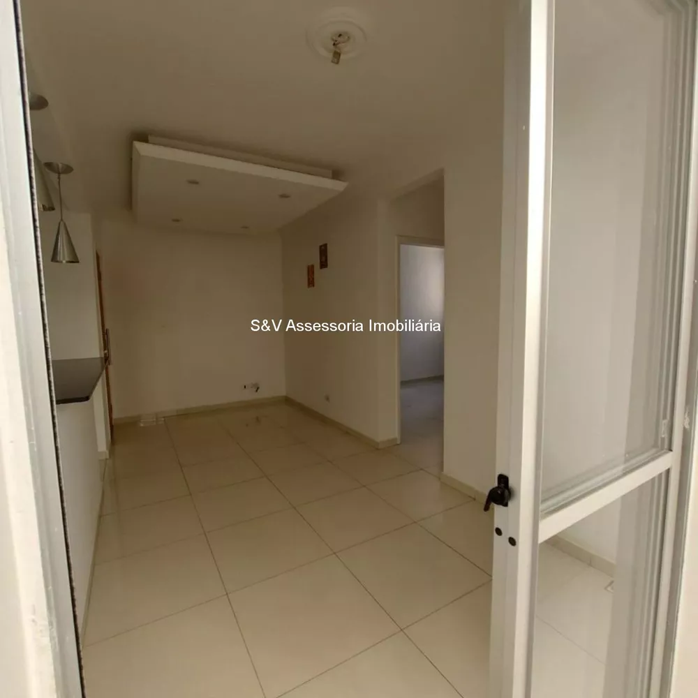 Apartamento à venda com 3 quartos, 75m² - Foto 4