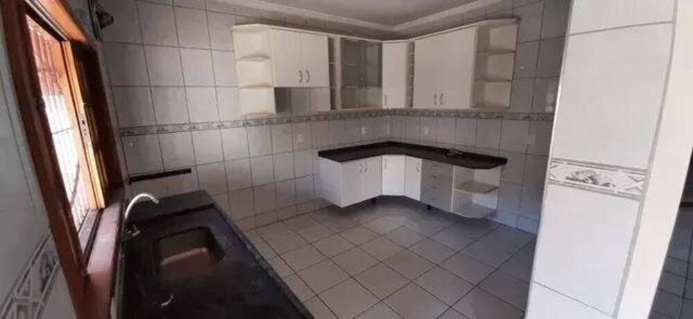 Casa à venda com 3 quartos, 250m² - Foto 6