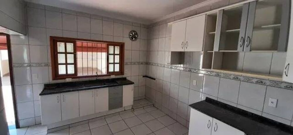 Casa à venda com 3 quartos, 250m² - Foto 5