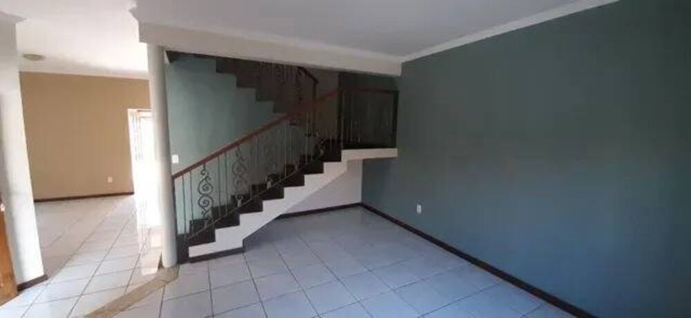 Casa à venda com 3 quartos, 250m² - Foto 7