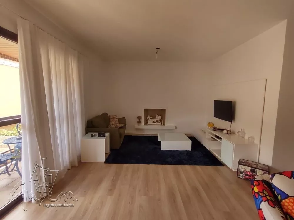 Apartamento à venda com 3 quartos, 189m² - Foto 2