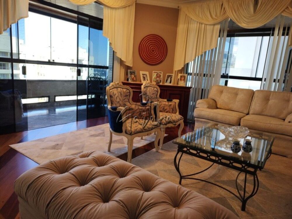 Apartamento à venda com 3 quartos, 225m² - Foto 2