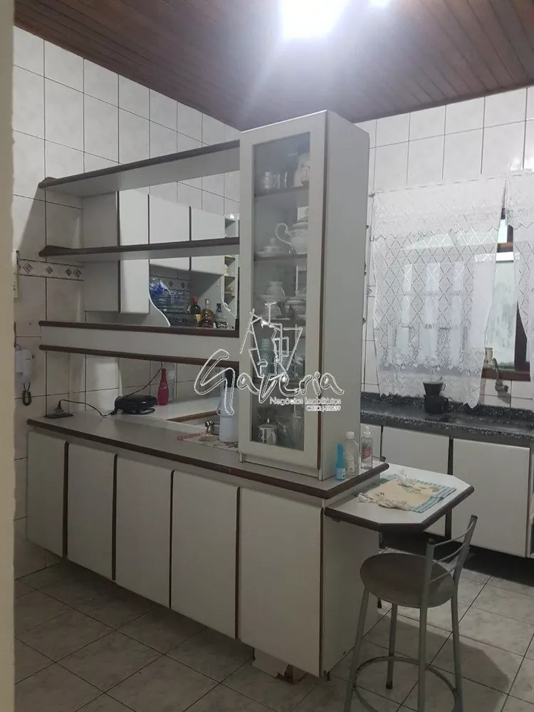 Casa à venda com 3 quartos, 157m² - Foto 2