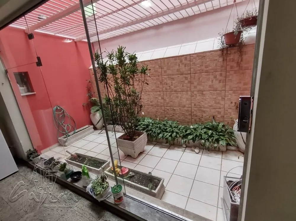 Sobrado à venda com 3 quartos, 321m² - Foto 2