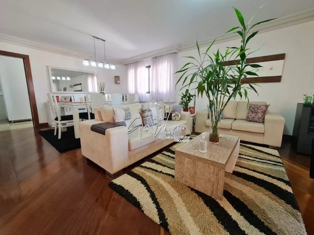 Apartamento à venda com 4 quartos, 226m² - Foto 1