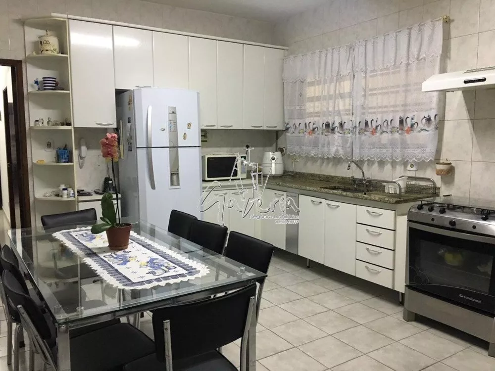 Sobrado à venda com 2 quartos, 340m² - Foto 1