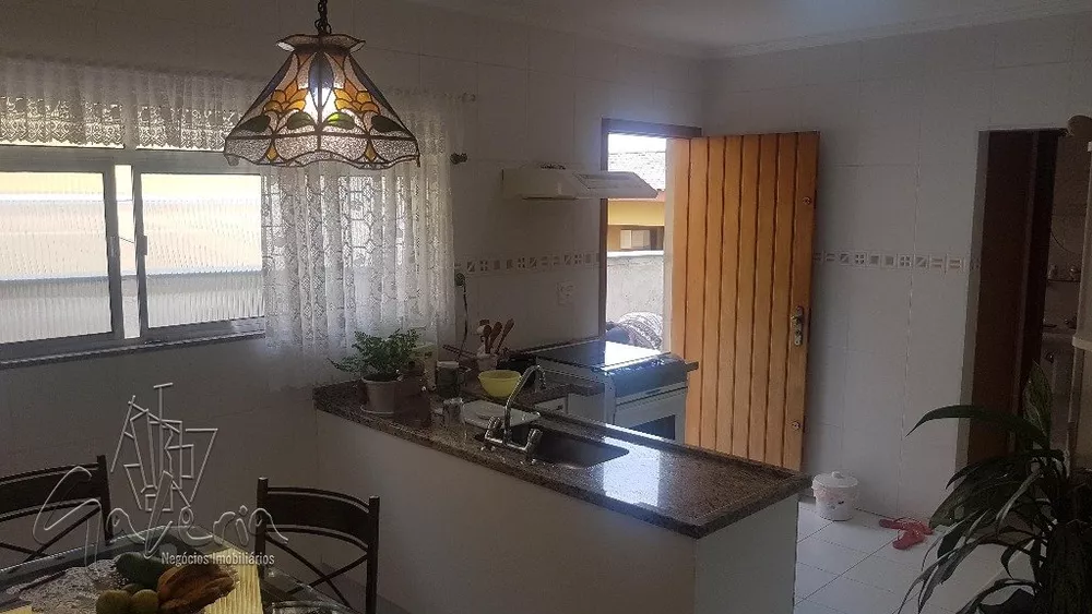 Casa à venda com 3 quartos, 201m² - Foto 7