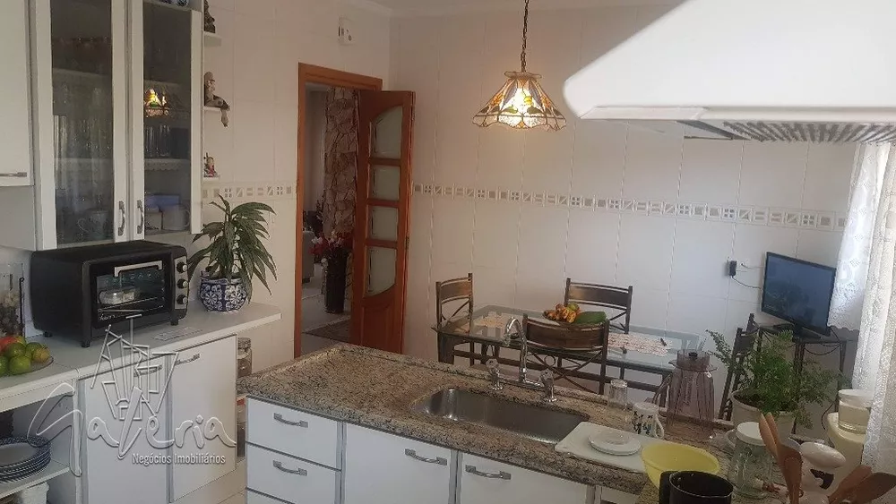 Casa à venda com 3 quartos, 201m² - Foto 9