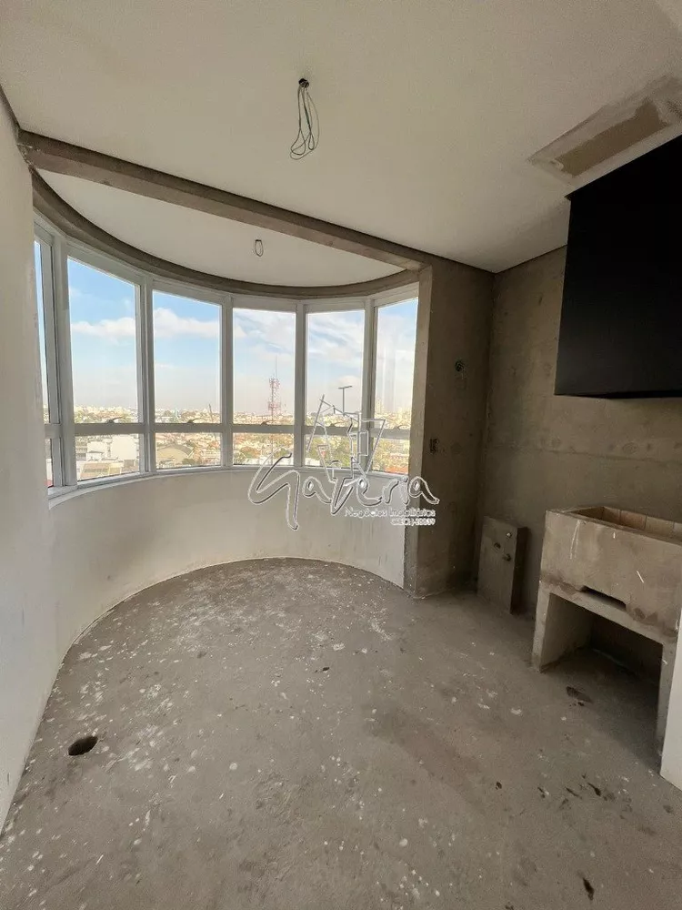 Apartamento à venda com 4 quartos, 227m² - Foto 1