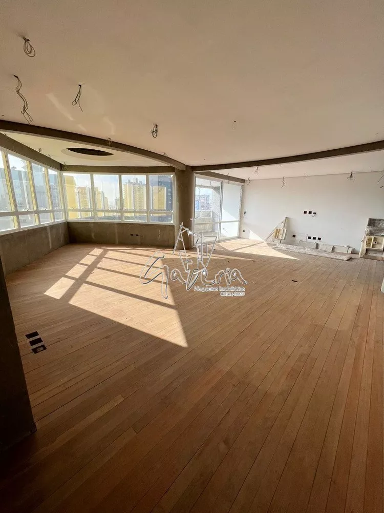 Apartamento à venda com 4 quartos, 270m² - Foto 1